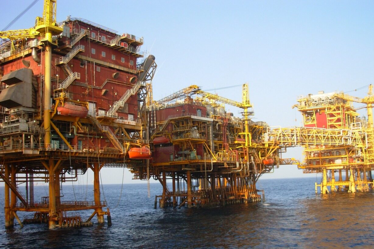 Air quality monitoring in oil fields